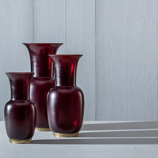 Venini Satin 706.22 satin vase ox blood red/crystal with gold leaf h. 14 11/64 in. - Buy now on ShopDecor - Discover the best products by VENINI design